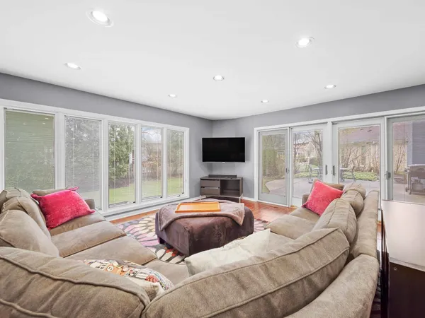 $975,000 | 2409 The Strand, Northbrook, IL 60062