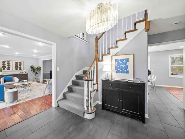 $975,000 | 2409 The Strand, Northbrook, IL 60062
