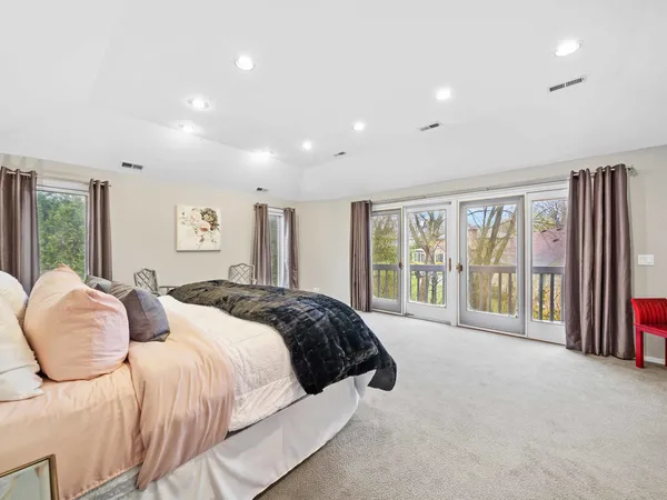 $975,000 | 2409 The Strand, Northbrook, IL 60062