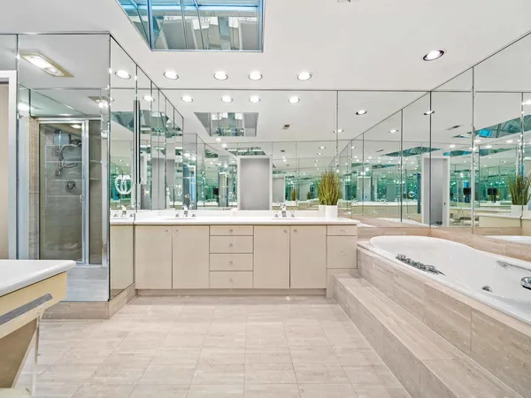 $975,000 | 2409 The Strand, Northbrook, IL 60062