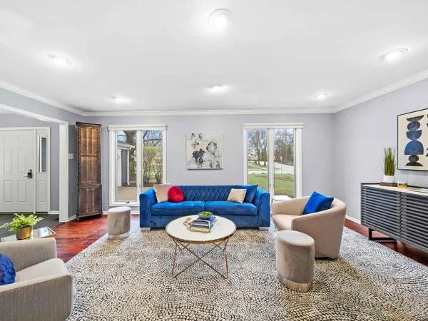 $975,000 | 2409 The Strand, Northbrook, IL 60062