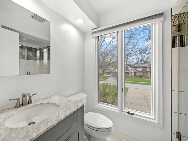 $975,000 | 2409 The Strand, Northbrook, IL 60062