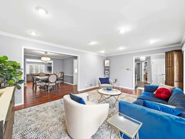 $975,000 | 2409 The Strand, Northbrook, IL 60062