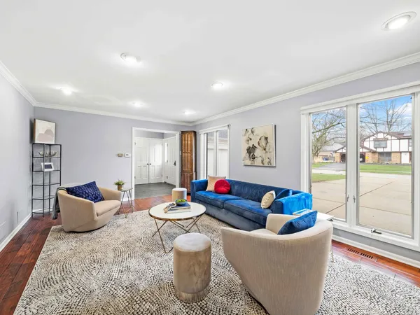 $975,000 | 2409 The Strand, Northbrook, IL 60062