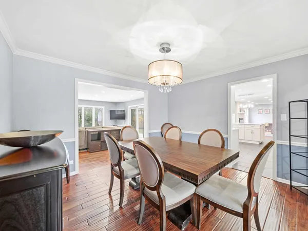 $975,000 | 2409 The Strand, Northbrook, IL 60062