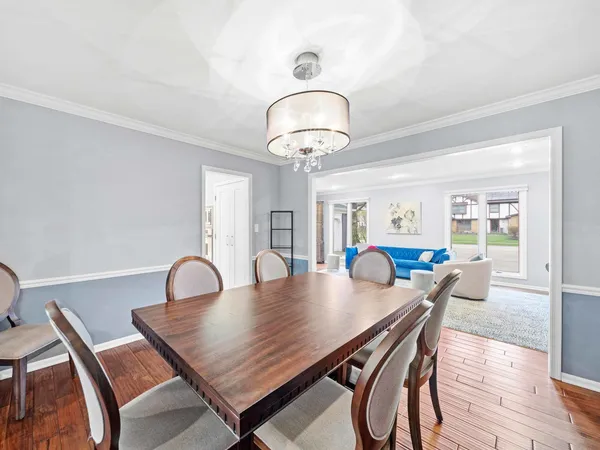 $975,000 | 2409 The Strand, Northbrook, IL 60062