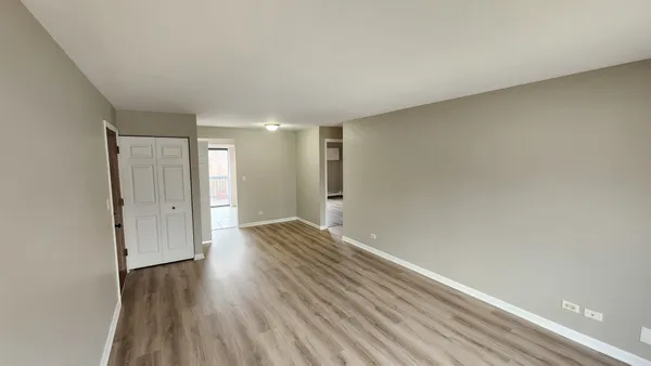 $1,895 | 400 Echo Lane, Unit 4, Aurora, IL 60504