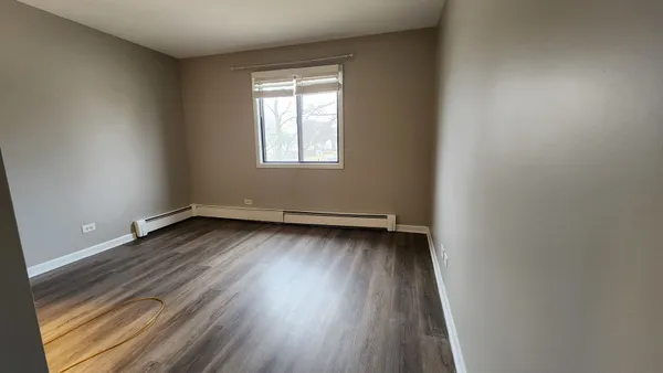 $1,895 | 400 Echo Lane, Unit 4, Aurora, IL 60504