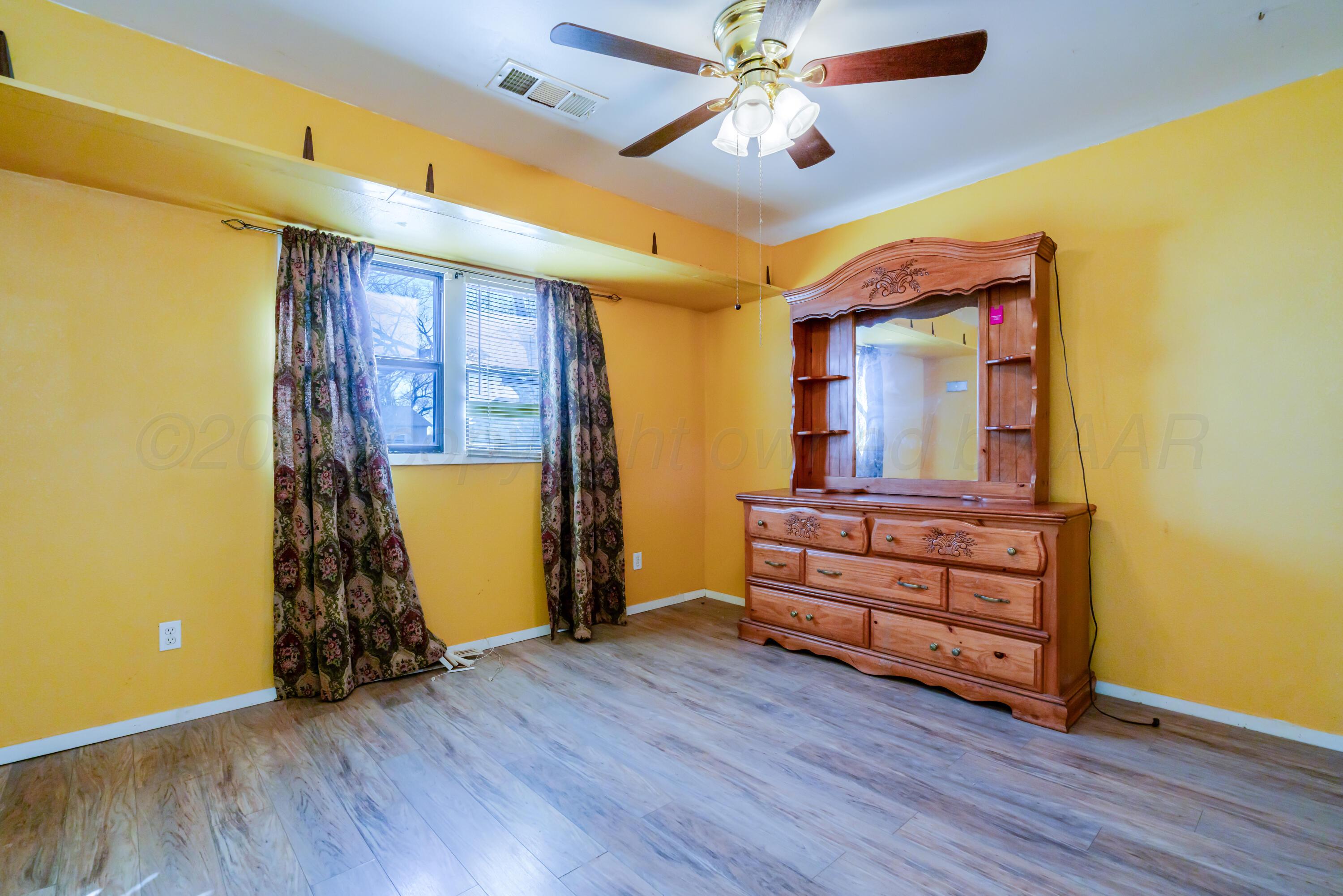2805 Palm Street Amarillo, TX 79107 - Photo 11 of 17 a view of a livingroom with wooden floor and a ceiling fan