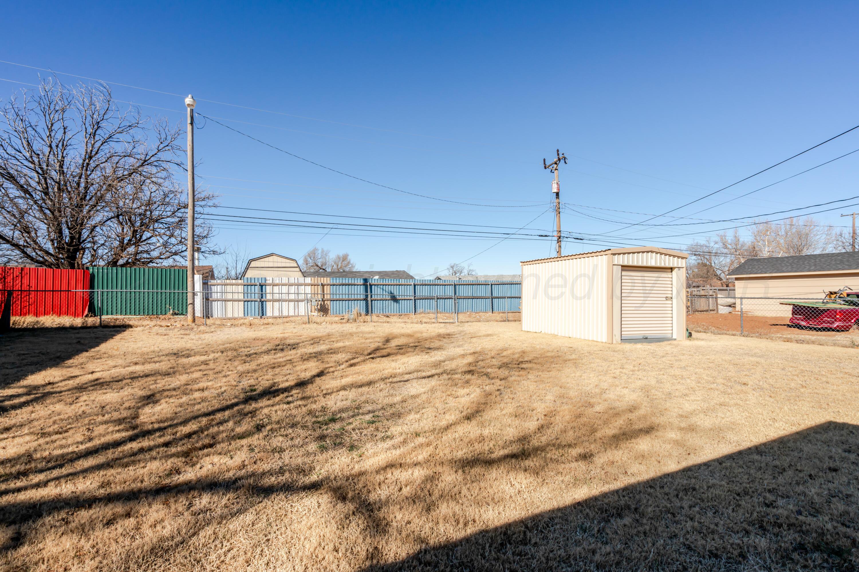 2805 Palm Street Amarillo, TX 79107 - Photo 5 of 17 a view of a house with a snow