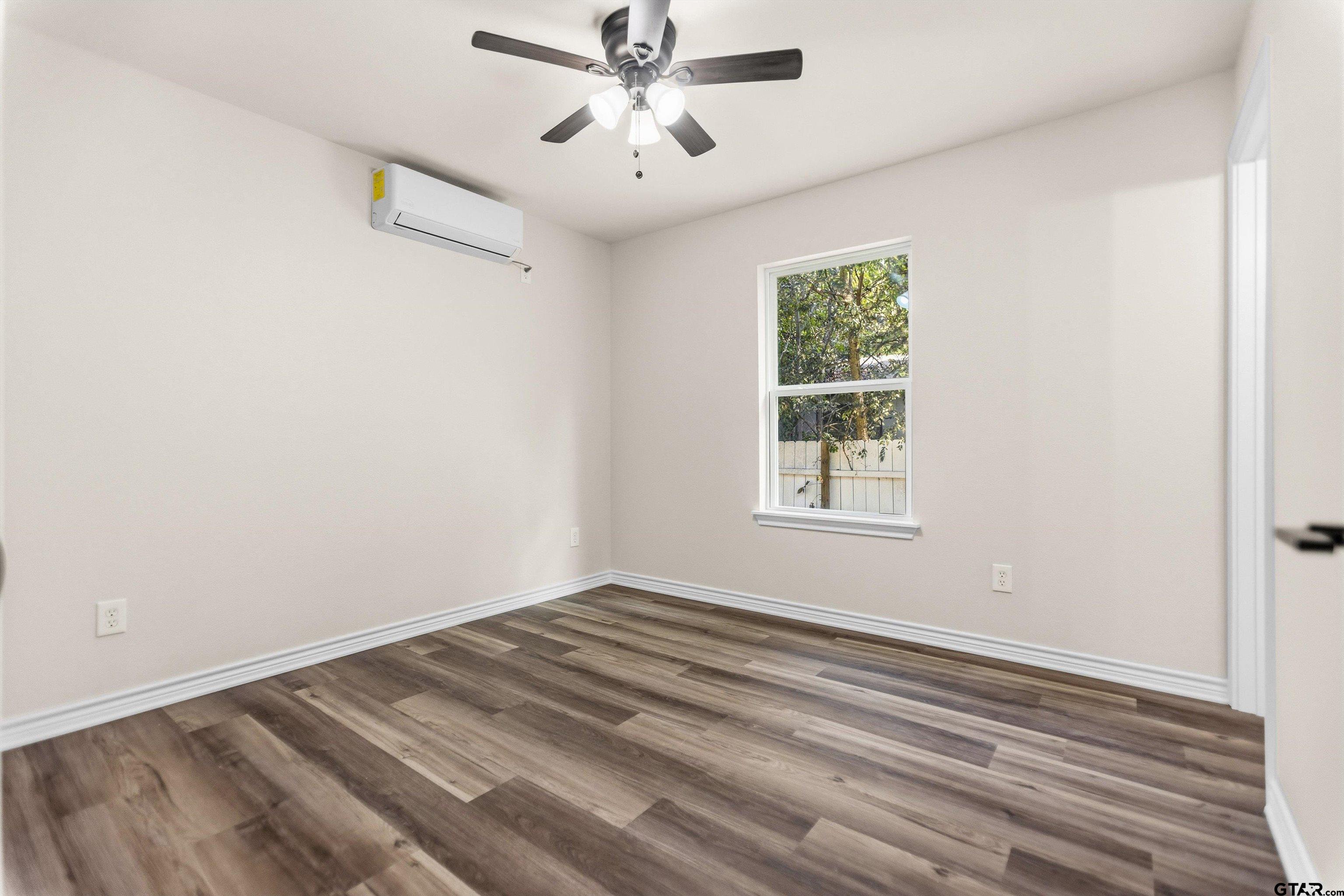 22463 Trailwood Road Flint, TX 75762 - Photo 12 of 17 a view of room with window and ceiling fan