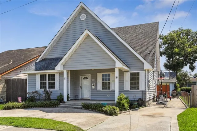 $3,400 | 661 East William David Parkway, Metairie, LA 70005