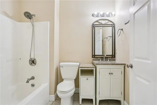 $3,400 | 661 East William David Parkway, Metairie, LA 70005