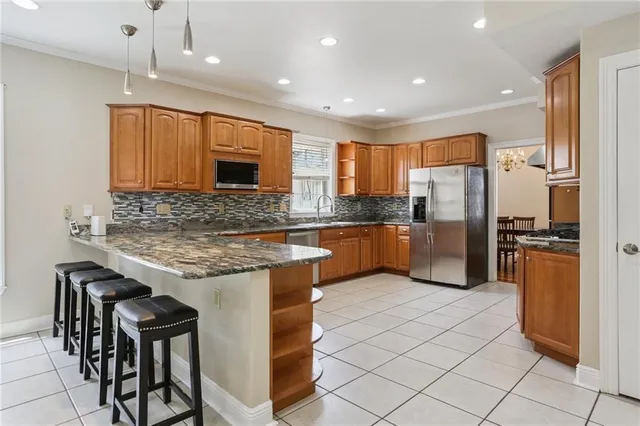 $3,400 | 661 East William David Parkway, Metairie, LA 70005