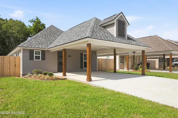 $207,500 | 217 Camerons Cove Drive, Carencro, LA 70520