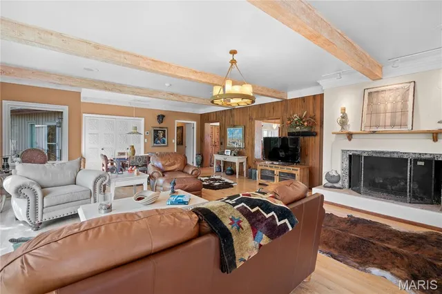 $1,350,000 | 2402 Ripley Route North, Doniphan, MO 63935