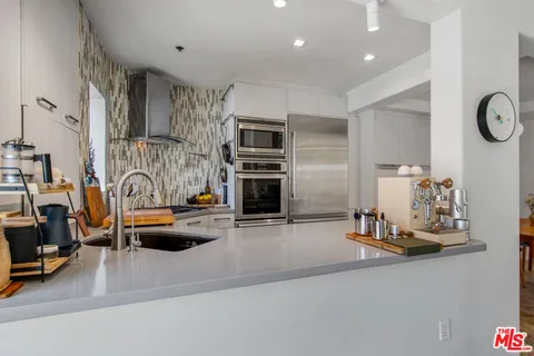 $1,195,000 | 11838 Kiowa Avenue, Unit 101, Los Angeles, CA 90049