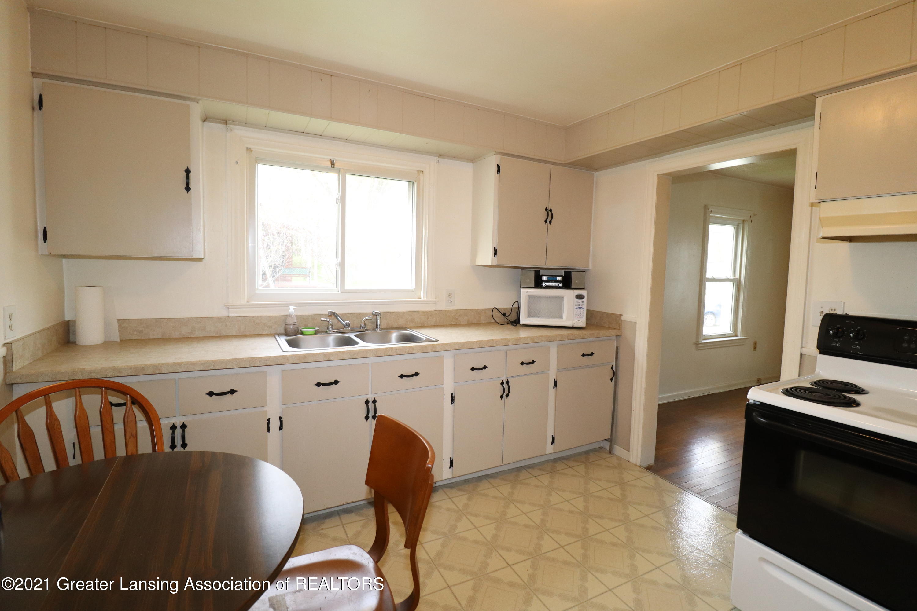 15678 Turner Road Lansing, MI 48906 - Photo 6 of 22 IMG_3525