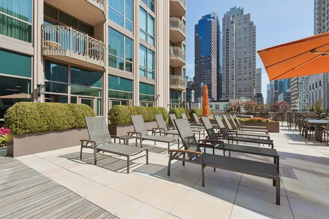 $995,000 | 21 East Huron Street, Unit 1806, Chicago, IL 60611