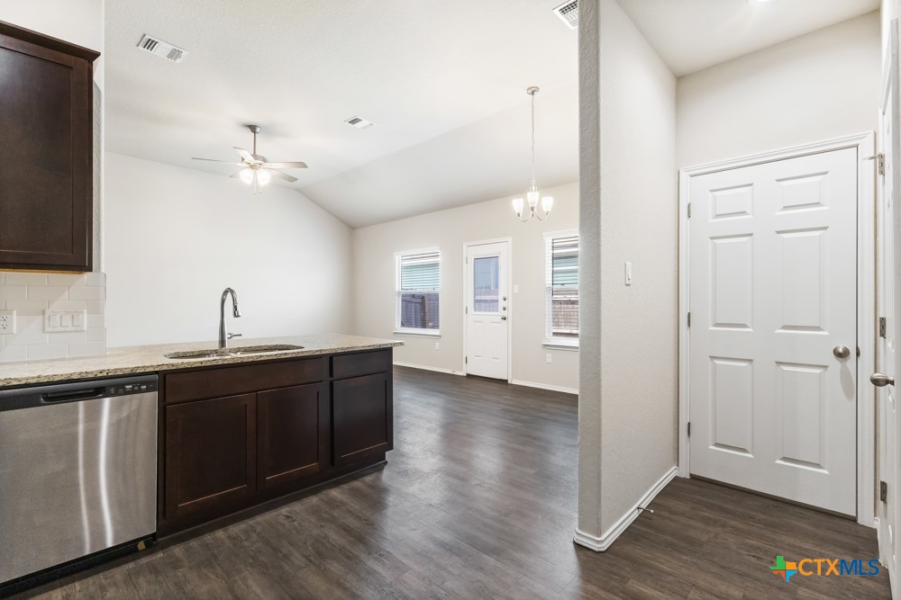 636 Heathers Way Seguin, TX 78155 - Photo 13 of 26