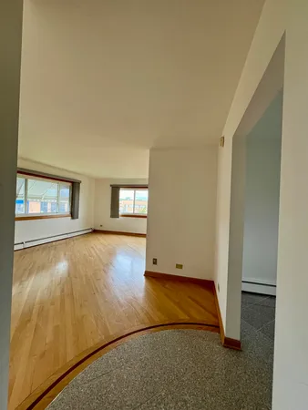 $2,200 | 8887 North Grace Avenue, Unit 2, Niles, IL 60714