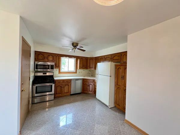 $2,200 | 8887 North Grace Avenue, Unit 2, Niles, IL 60714