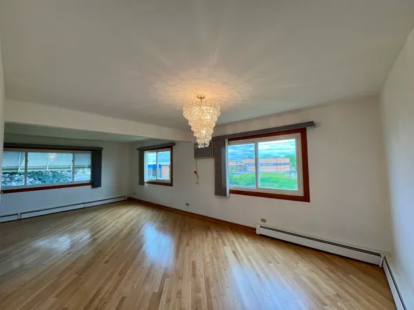 $2,200 | 8887 North Grace Avenue, Unit 2, Niles, IL 60714