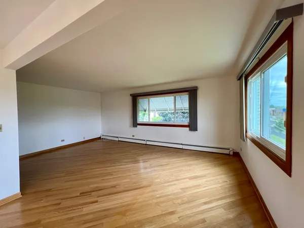 $2,200 | 8887 North Grace Avenue, Unit 2, Niles, IL 60714