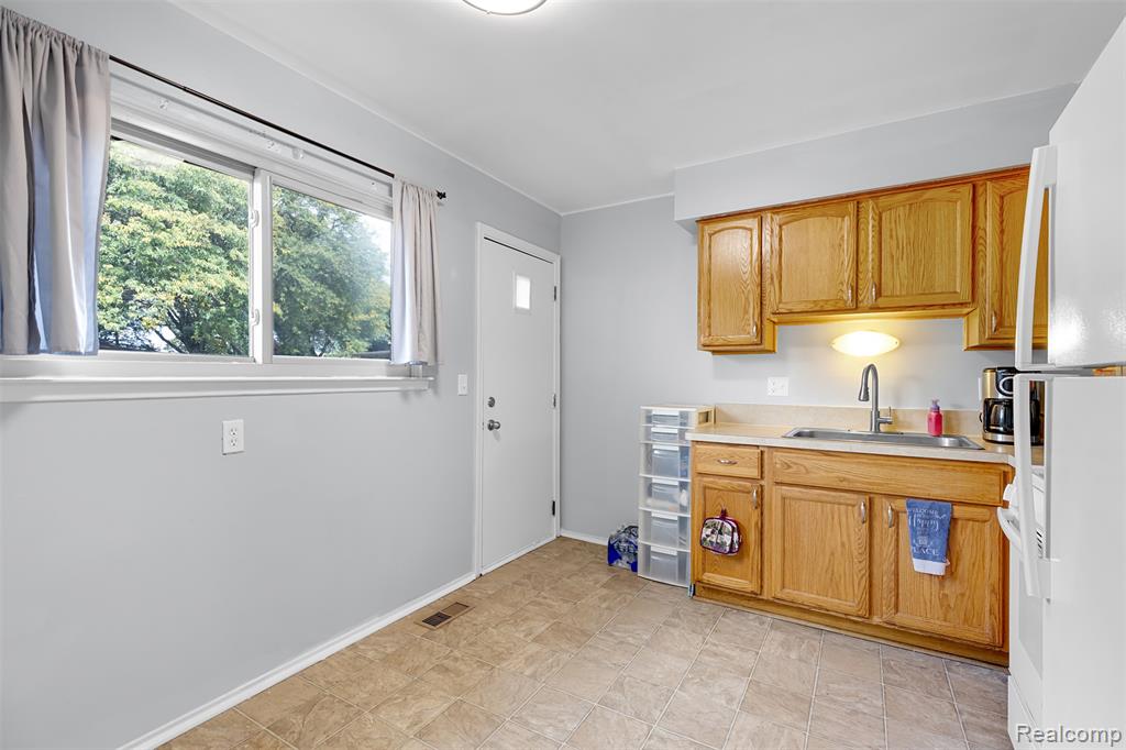 23364 Baker Street Taylor, MI 48180 - Photo 9 of 23 Gallery Image 9