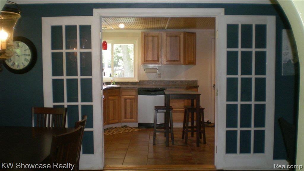3176 Midvale Drive Rochester, MI 48309 - Photo 5 of 24 French doors from dining