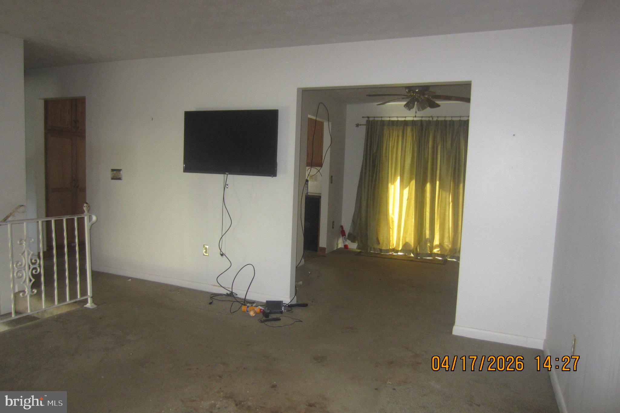 312 Sarhelm Road Harrisburg, PA 17112 - Photo 18 of 62 Spacious living area with natural light.