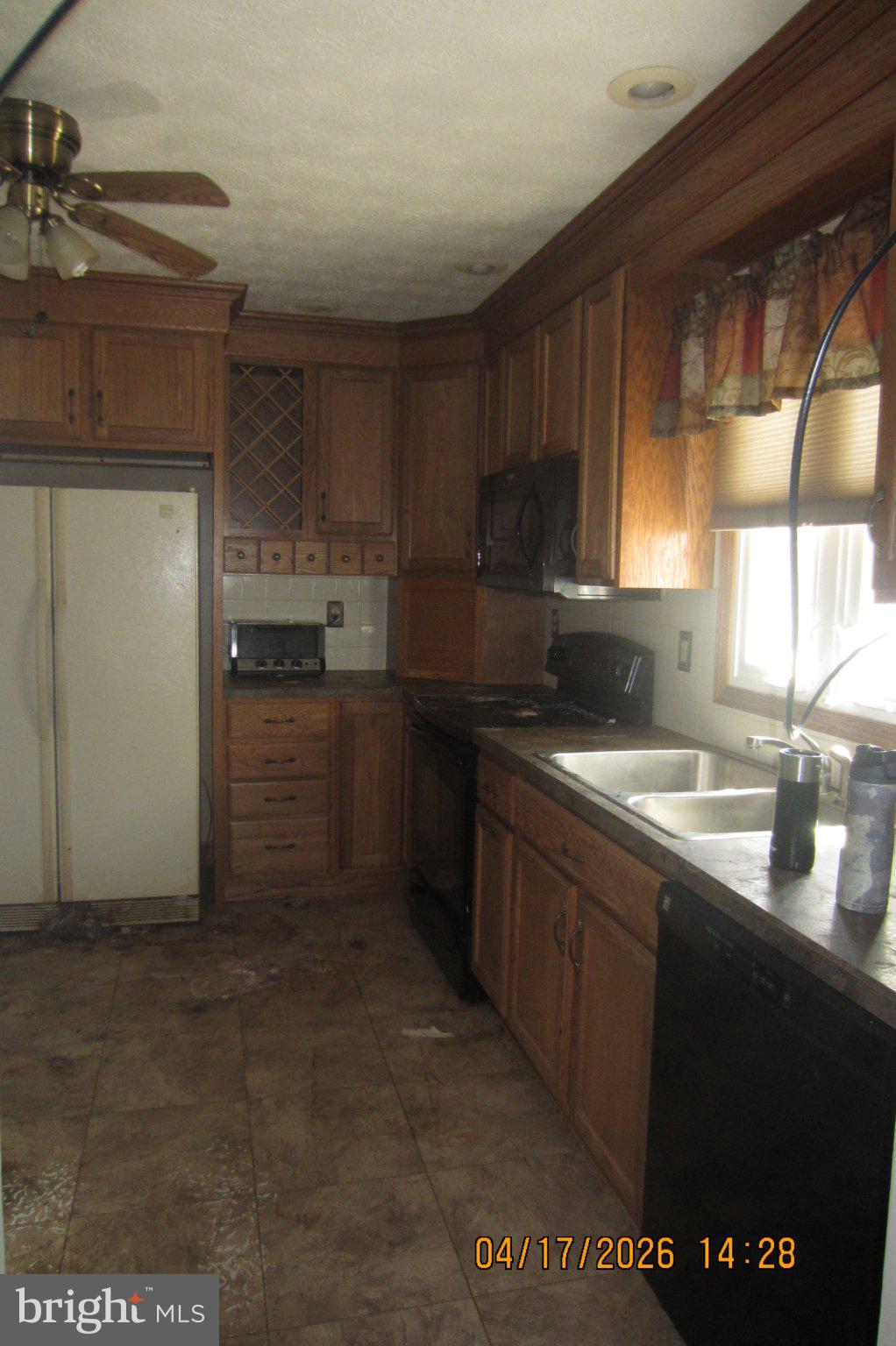 312 Sarhelm Road Harrisburg, PA 17112 - Photo 22 of 62 Spacious kitchen with classic cabinetry.