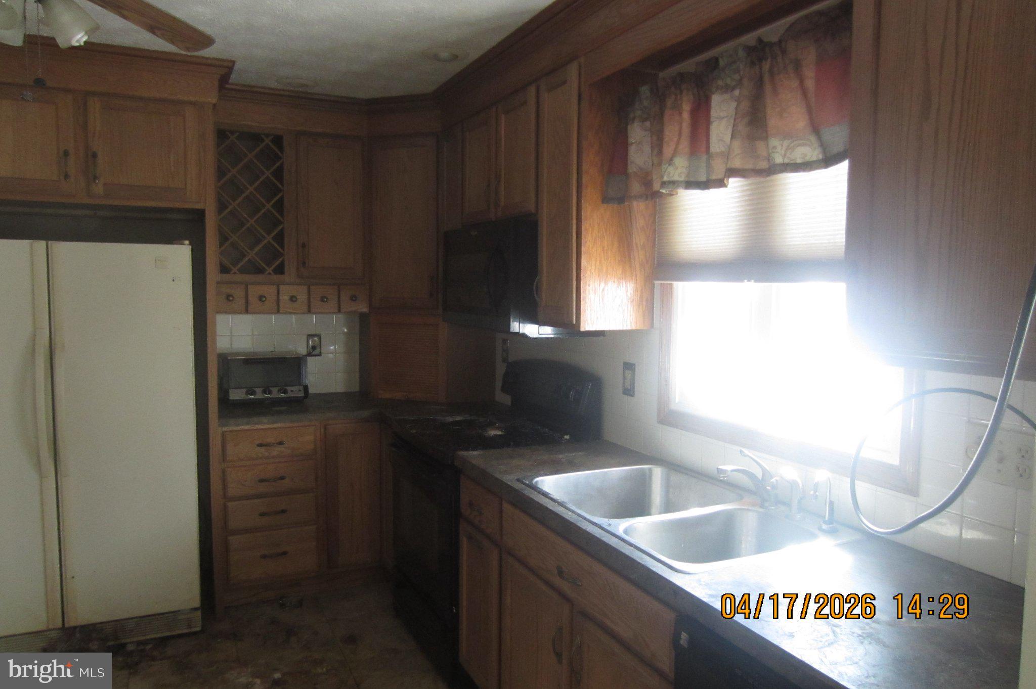 312 Sarhelm Road Harrisburg, PA 17112 - Photo 23 of 62 Spacious kitchen with classic cabinetry.