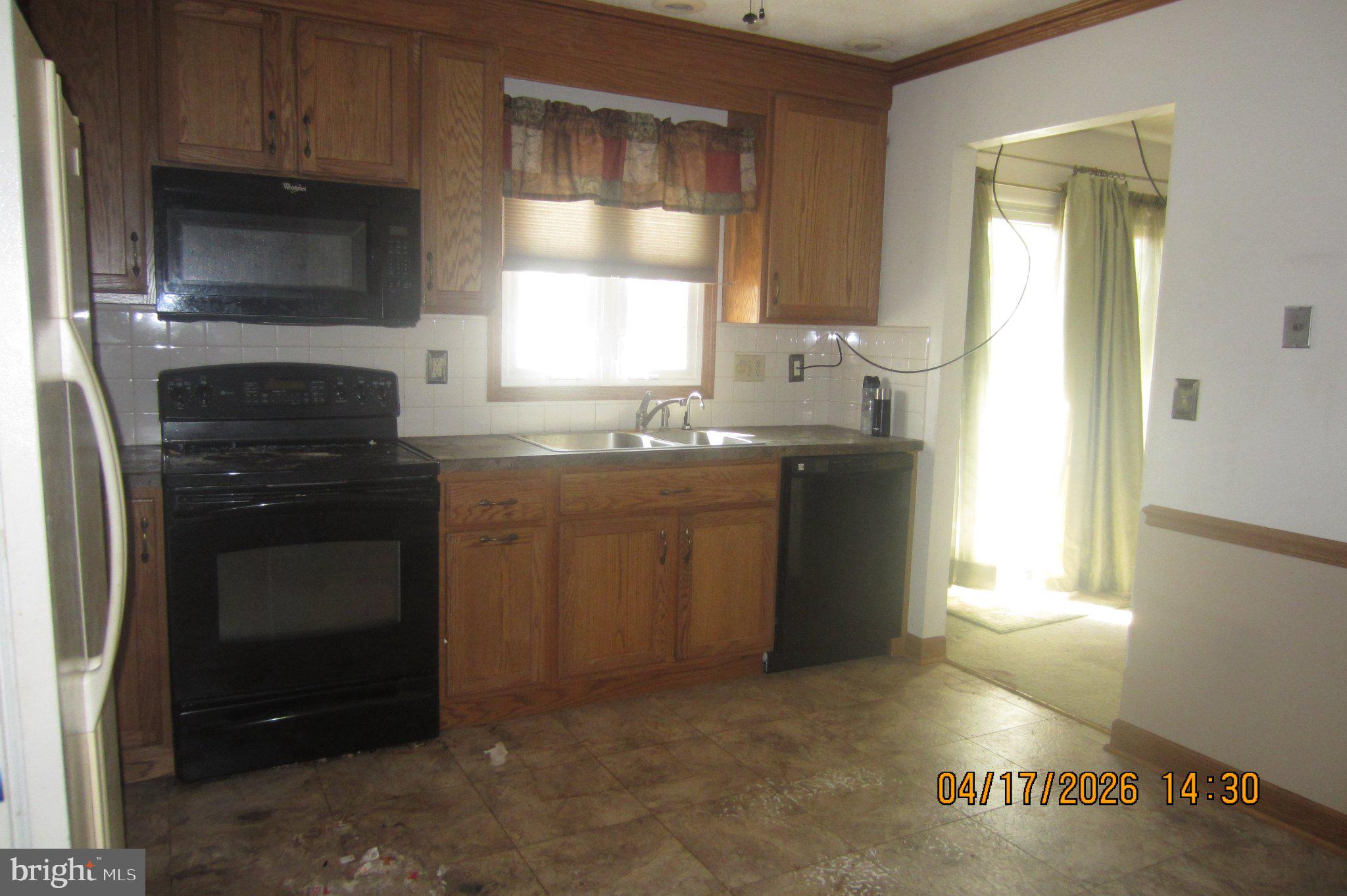 312 Sarhelm Road Harrisburg, PA 17112 - Photo 27 of 62 Cozy kitchen with modern appliances.