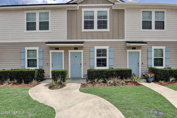 a view of a house with backyard and garden