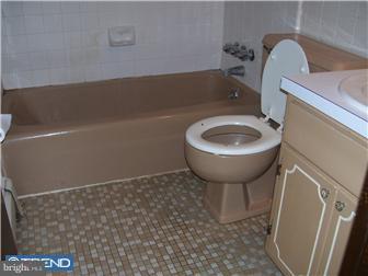 995 Levengood Road Pottstown, PA 19464 - Photo 5 of 12 Bathroom