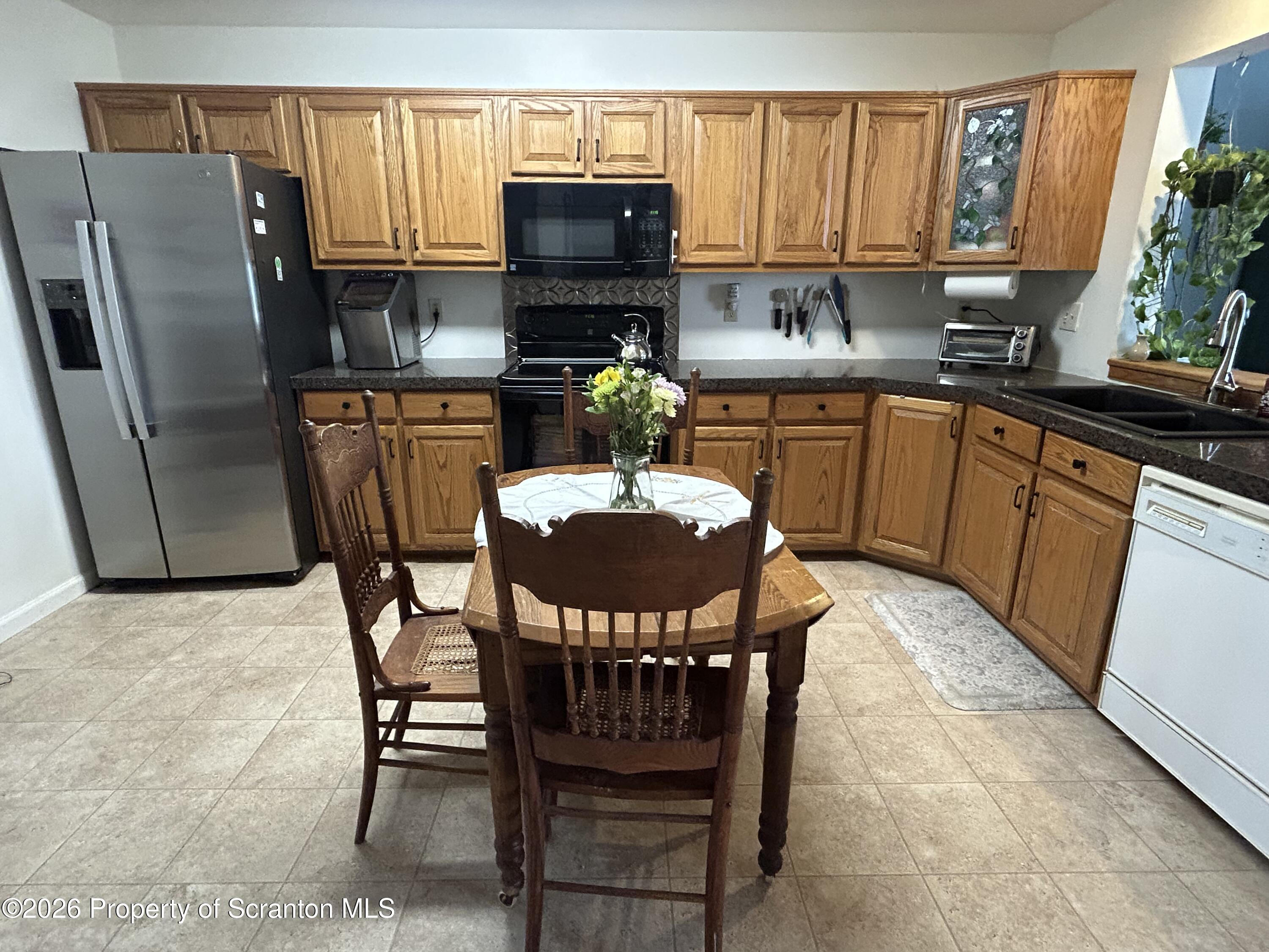 515 Howertown Road Northampton, PA 18067 - Photo 5 of 26 Kitchen