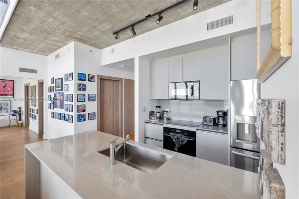 $10,000 | 3470 East Coast Avenue, Unit PH202, Miami, FL 33137