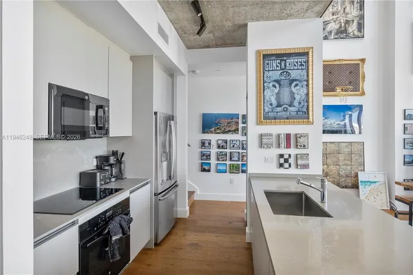 $10,000 | 3470 East Coast Avenue, Unit PH202, Miami, FL 33137