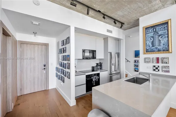 $10,000 | 3470 East Coast Avenue, Unit PH202, Miami, FL 33137