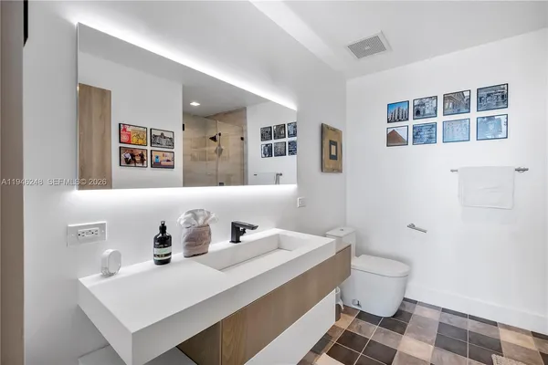 $10,000 | 3470 East Coast Avenue, Unit PH202, Miami, FL 33137