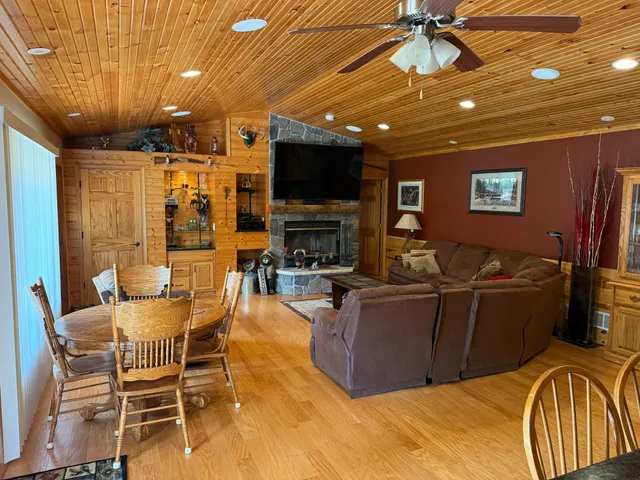 $1,200,000 | 44384 Grace Lake Road, Hinckley, MN 55037