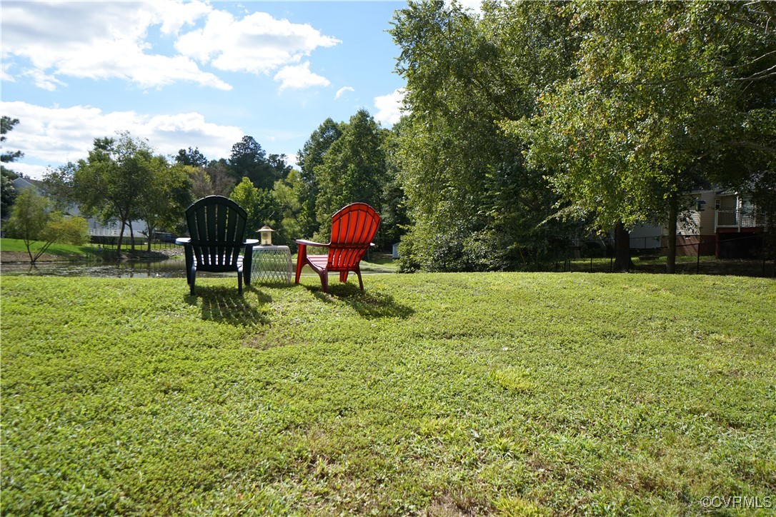 11400 Bailey Mountain Trail Midlothian, VA 23112 - Photo 16 of 41 a backyard of a house with table and chairs