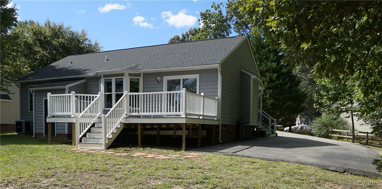 11400 Bailey Mountain Trail Midlothian, VA 23112 - Photo 40 of 41 a view of a house with a porch