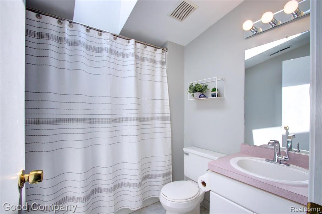 21642 Ruth Street Farmington Hills, MI 48336 - Photo 31 of 51