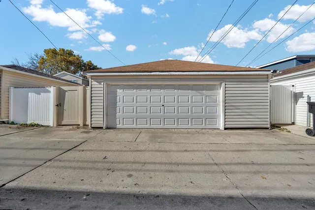 $299,900 | 5611 South Monitor Avenue, Chicago, IL 60638