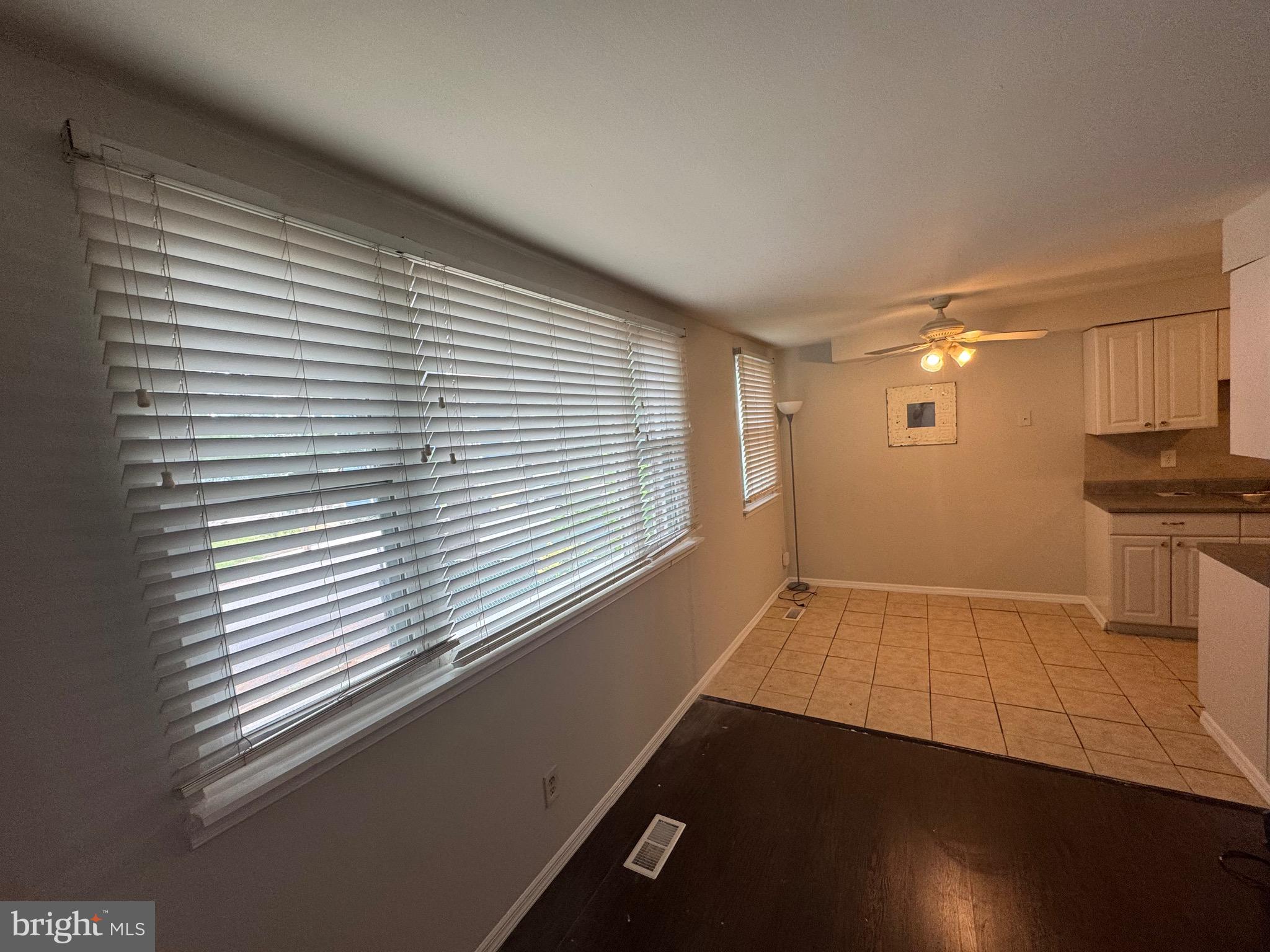 3627-00 Red Lion Road Philadelphia, PA 19154 - Photo 4 of 14 Living/dining