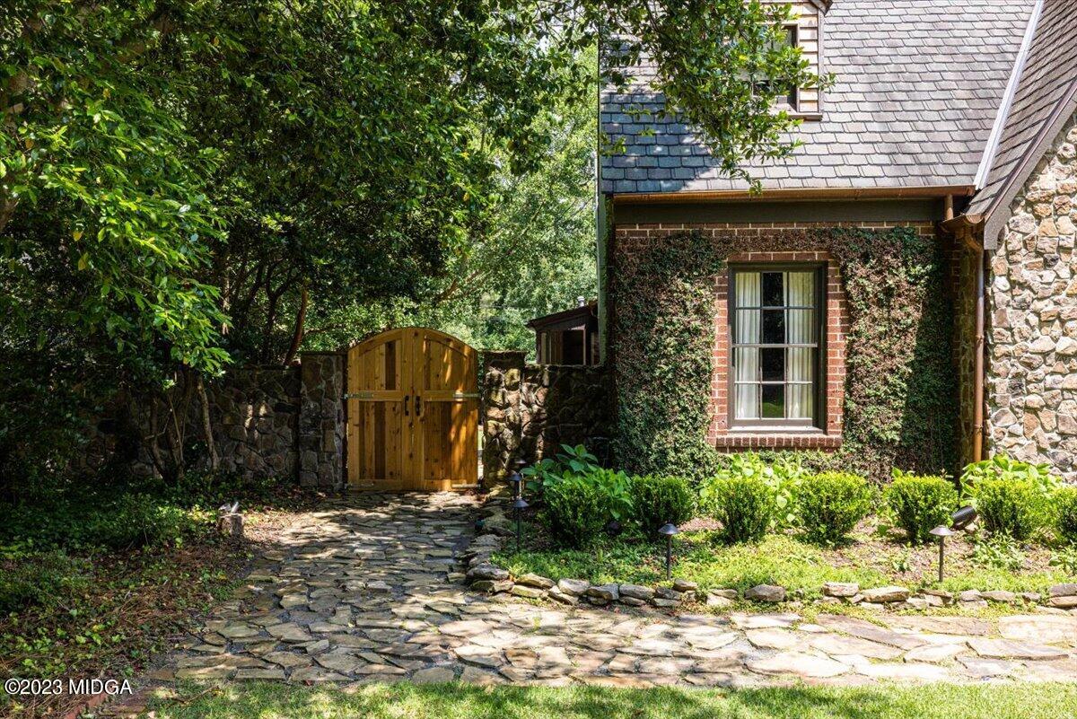 1289 South Jackson Springs Road Macon, GA 31211 - Photo 4 of 39 10