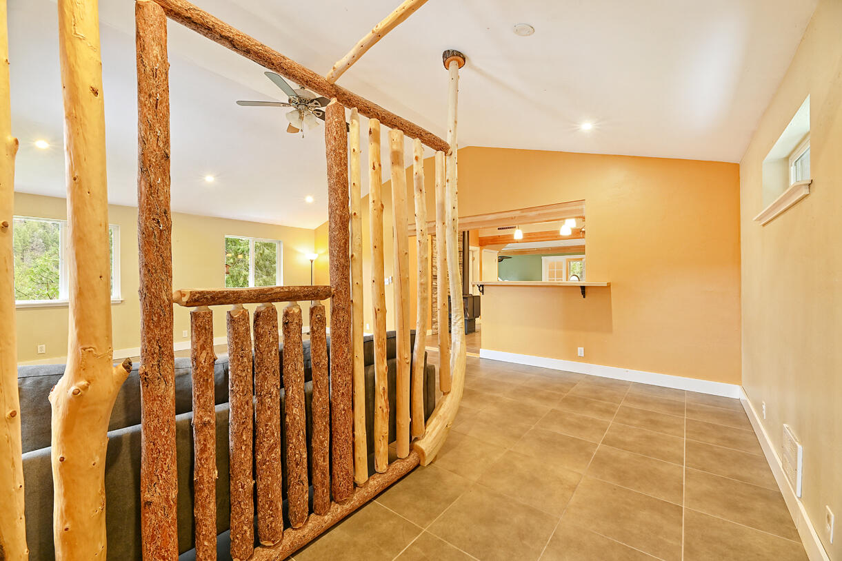 2734 Waters Gulch Road Jacksonville, OR 97530 - Photo 10 of 51 19