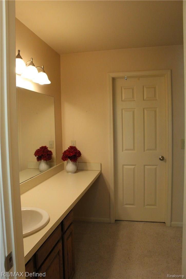 1431 Oakstone Drive Rochester, MI 48309 - Photo 23 of 28 IMG_2570.JPG